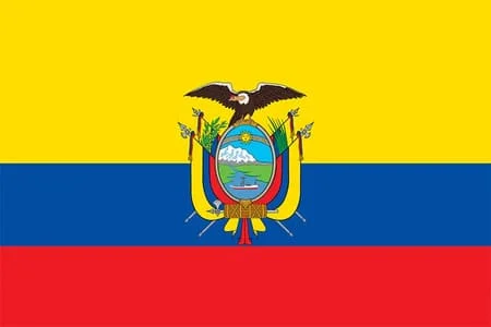 Bandera de Ecuador ondeando, con los colores amarillo, azul y rojo y el escudo nacional al centro