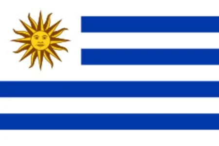Bandera de Uruguay con franjas blancas y celestes y el Sol de Mayo en el cantón superior izquierdo