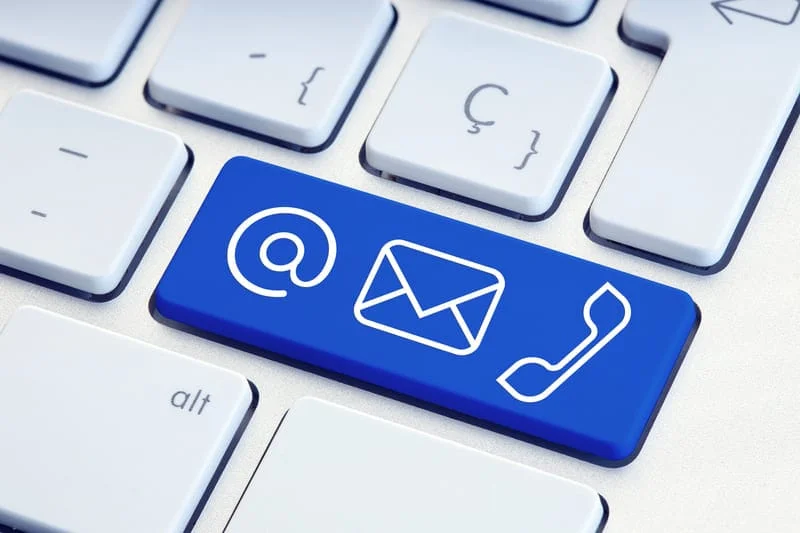 Formulario de contacto o representante de ventas de Cropilots atendiendo solicitud de cotización de tractor