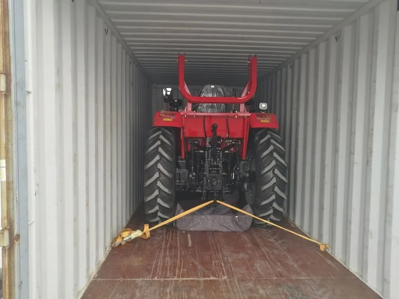 Tractor Cropilots con estructura antivuelco (ROPS) embalado para envío seguro