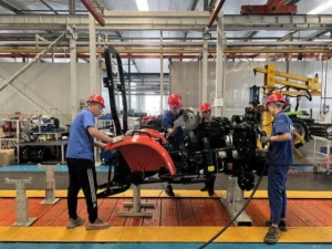 Línea de ensamblaje de tractores Cropilots de baja potencia en planta de producción