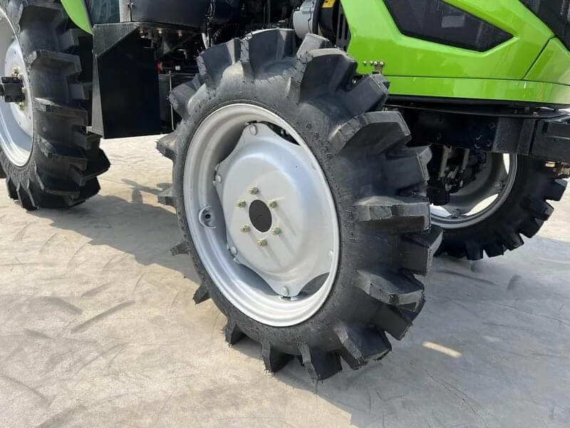Llanta especializada para tractor en campos de arroz, con diseño de alta tracción para terrenos fangosos