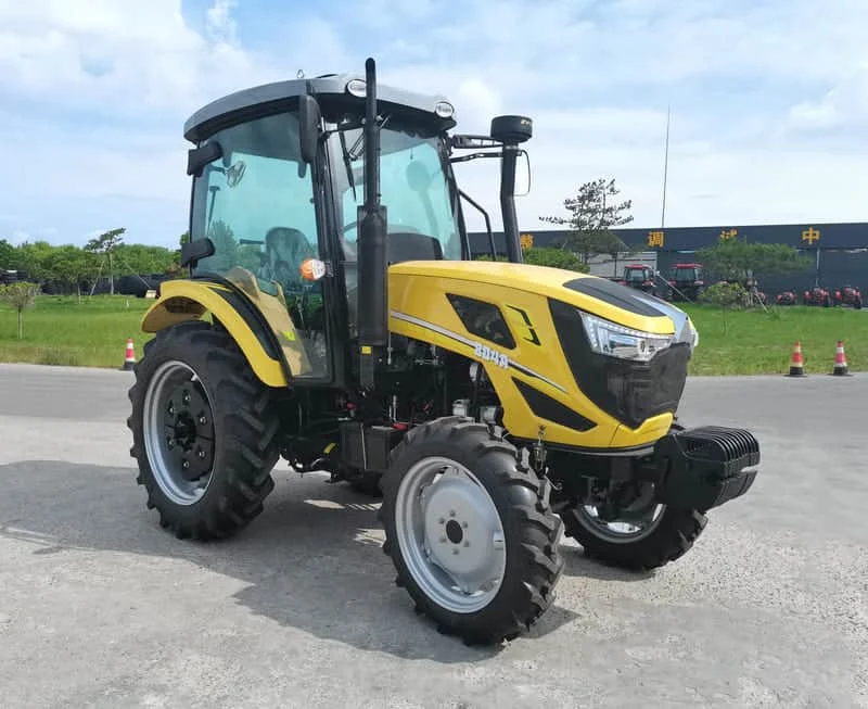 Tractor Cropilots amarillo de 80 caballos de fuerza con cabina cerrada operando en campo agrícola