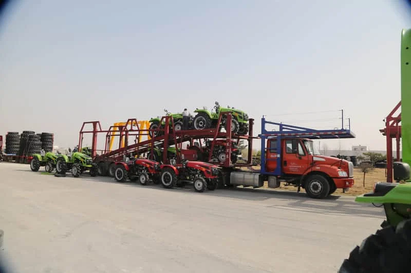Tractor Cropilots siendo transportado hacia el puerto para su exportación internacional