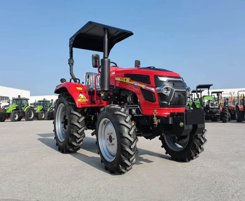 Tractor rojo Cropilots de 50 caballos de fuerza con tracción 4x4 operando en terreno agrícola