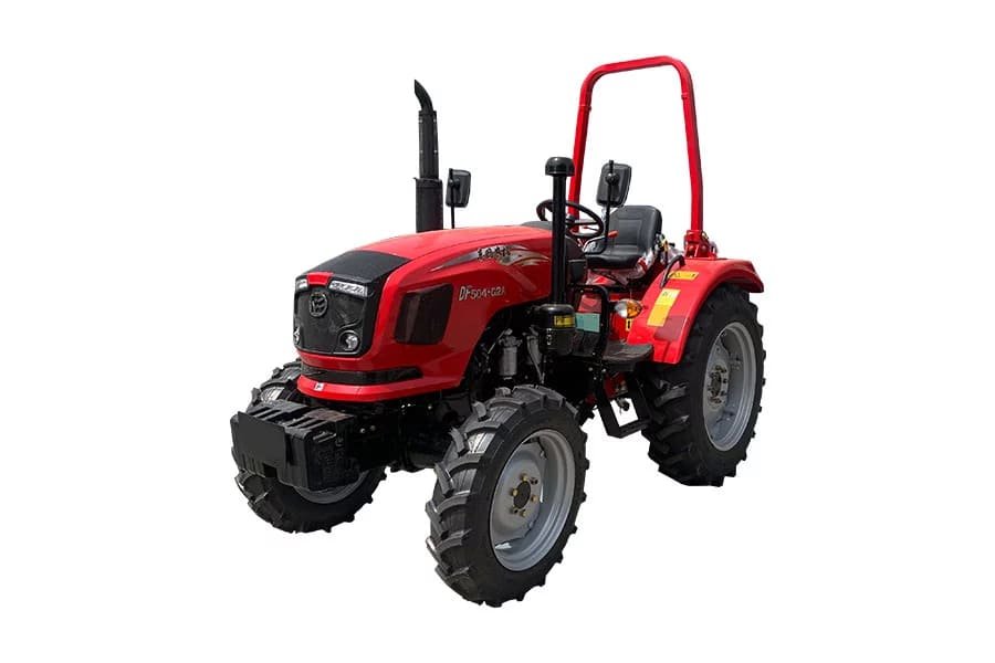 Tractor agrícola Dongfeng trabajando en campo de cultivo con suelo preparado
