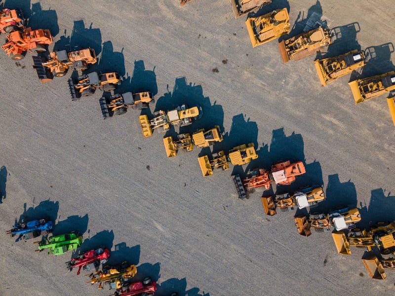 Tractor agrícola falsificado con apariencia de marca reconocida pero sin autenticación oficial